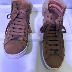 UGG sneakers size 8